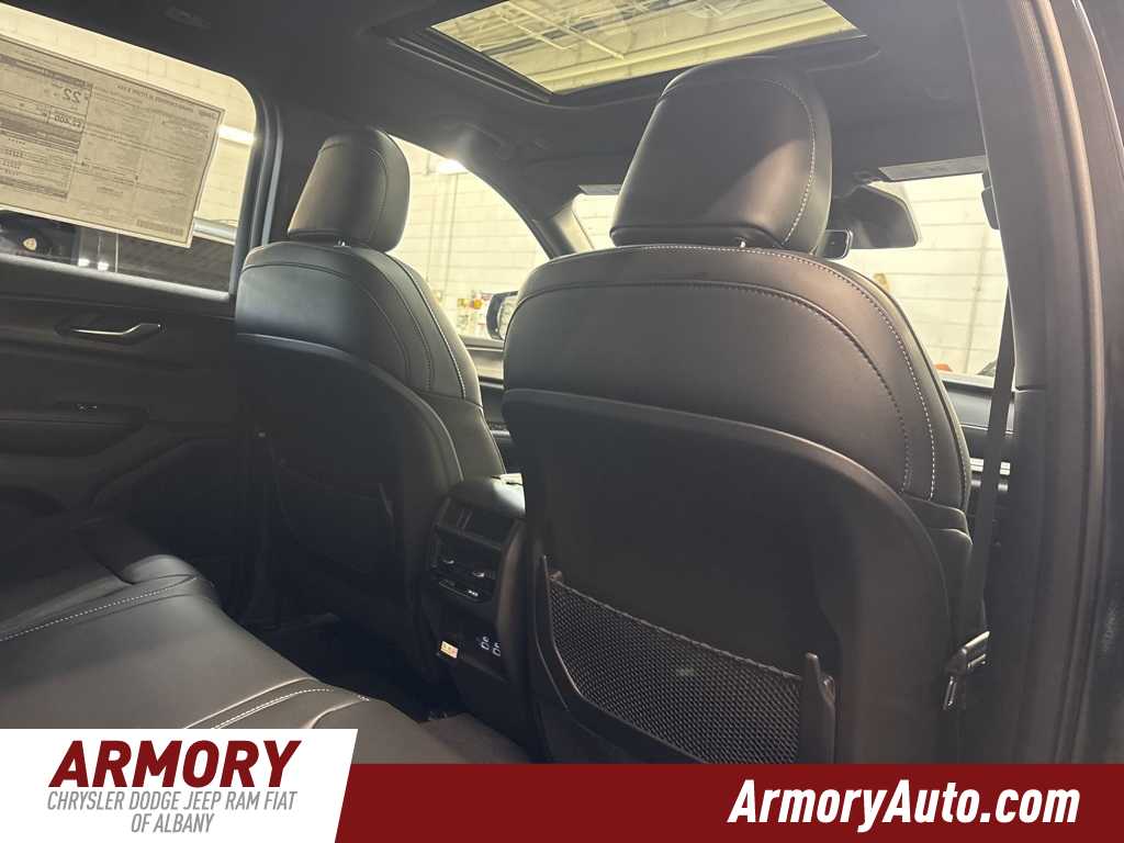 Thumbnail: 2025 Jeep Grand Cherokee - 33