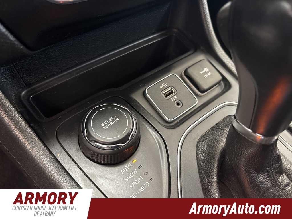 Thumbnail: 2019 Jeep Cherokee - 22