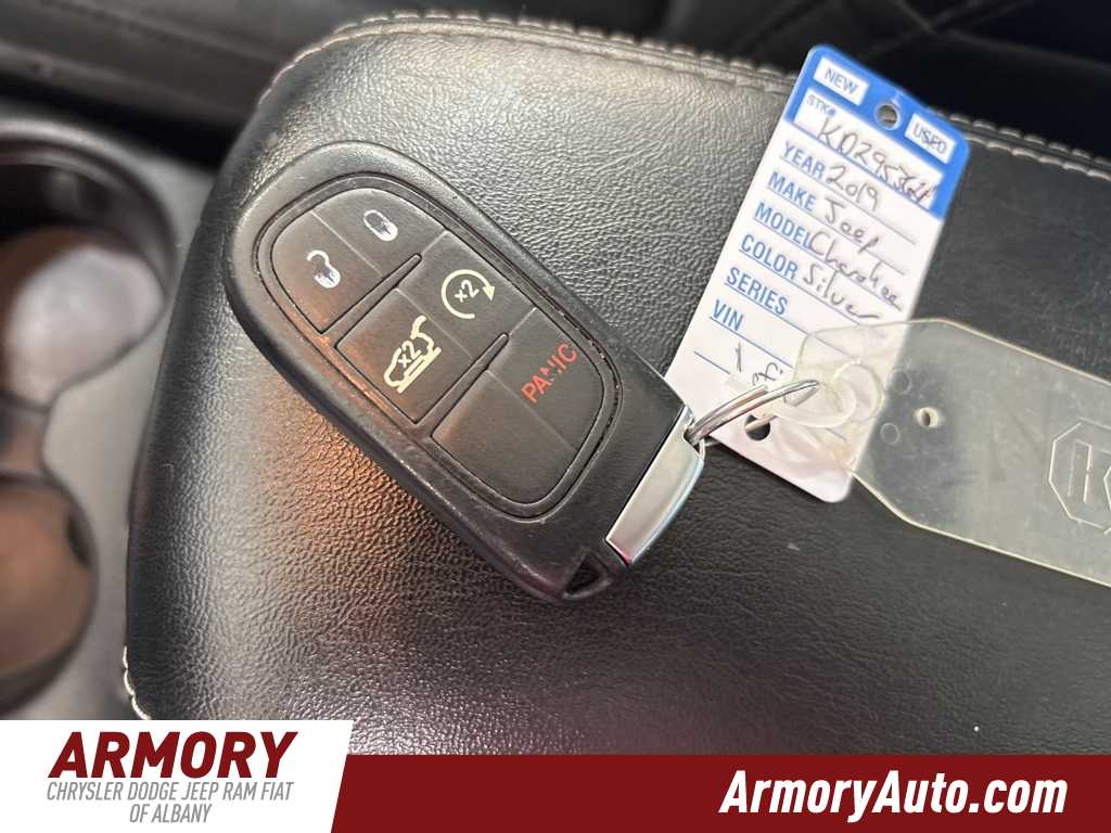 Thumbnail: 2019 Jeep Cherokee - 23