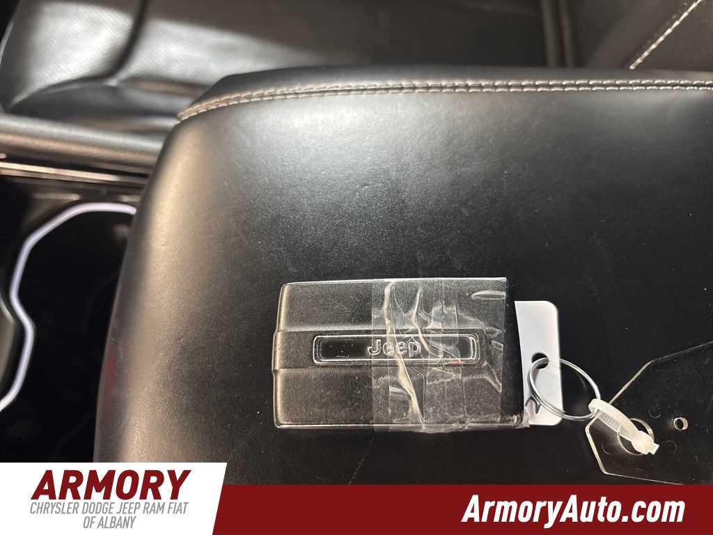 Thumbnail: 2023 Jeep Grand Cherokee L - 24