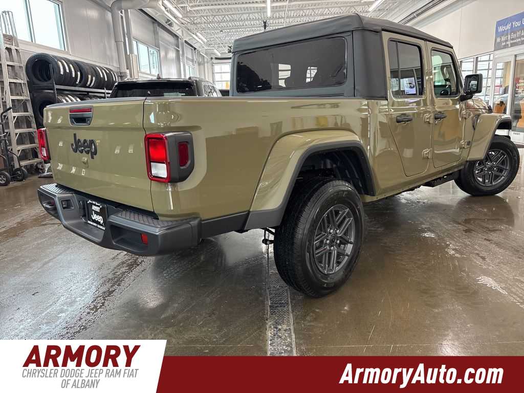 Thumbnail: 2026 Jeep Gladiator - 4