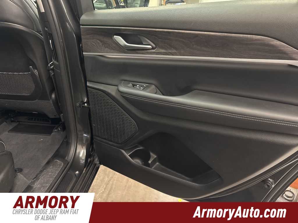 Thumbnail: 2023 Jeep Grand Cherokee L - 36