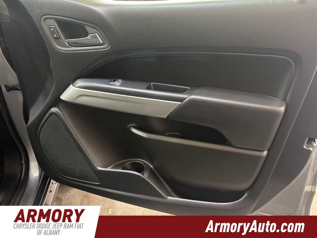 Thumbnail: 2022 Chevrolet Colorado - 32