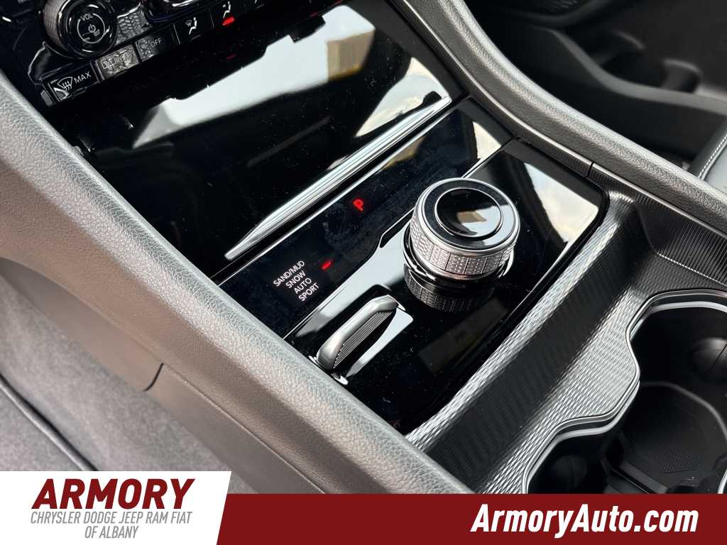 Thumbnail: 2025 Jeep Grand Cherokee - 16