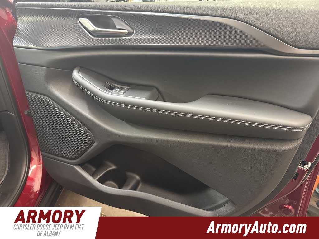 Thumbnail: 2025 Jeep Grand Cherokee - 33