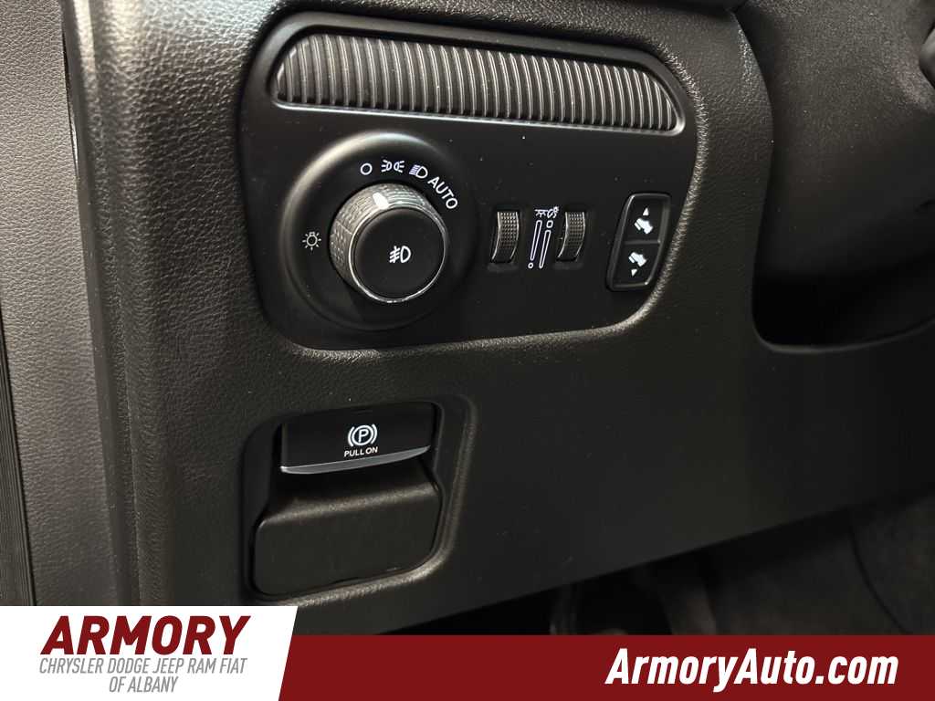 Thumbnail: 2023 Jeep Wagoneer - 12