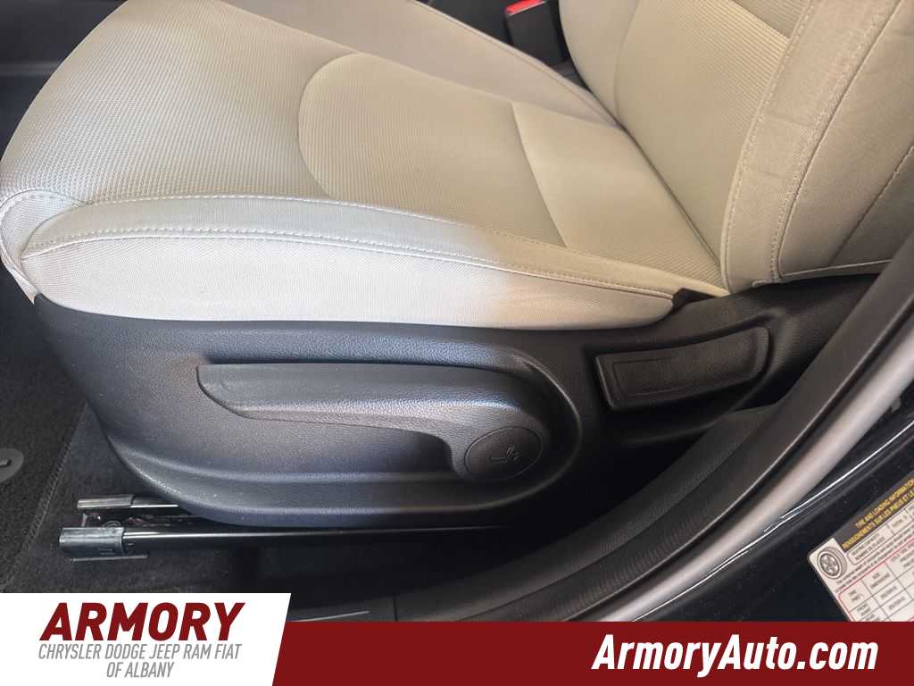 Thumbnail: 2023 Kia Forte - 12