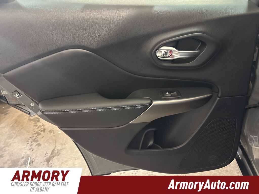 Thumbnail: 2020 Jeep Cherokee - 22