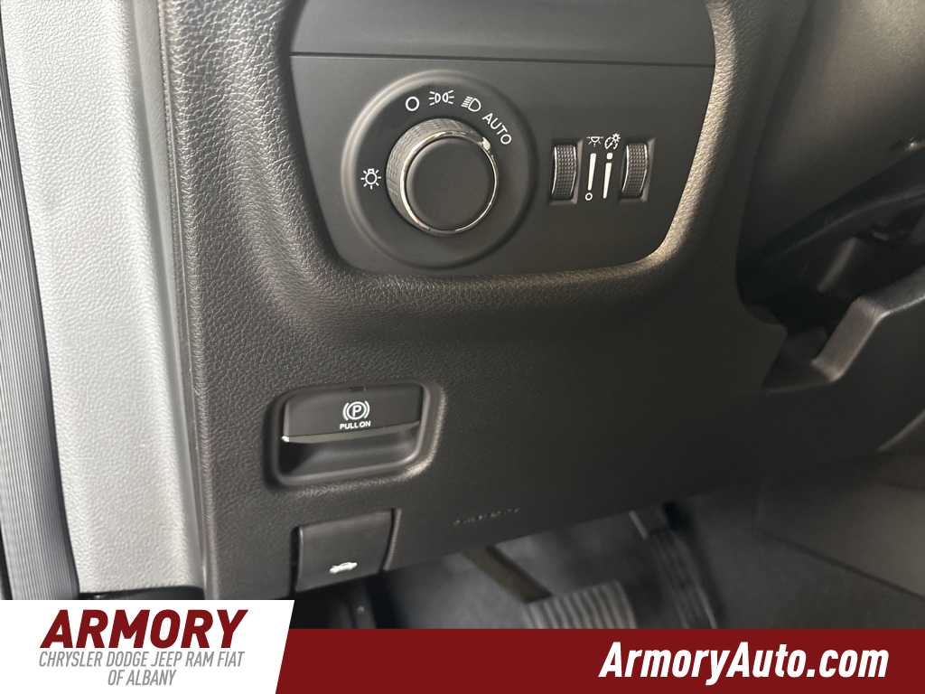 Thumbnail: 2025 Jeep Grand Cherokee - 10