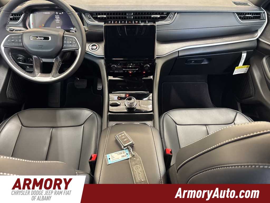 Thumbnail: 2025 Jeep Grand Cherokee - 32