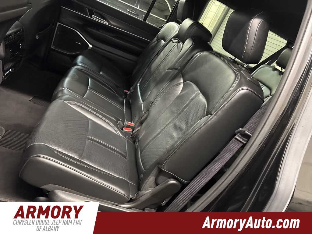 Thumbnail: 2023 Jeep Wagoneer - 30