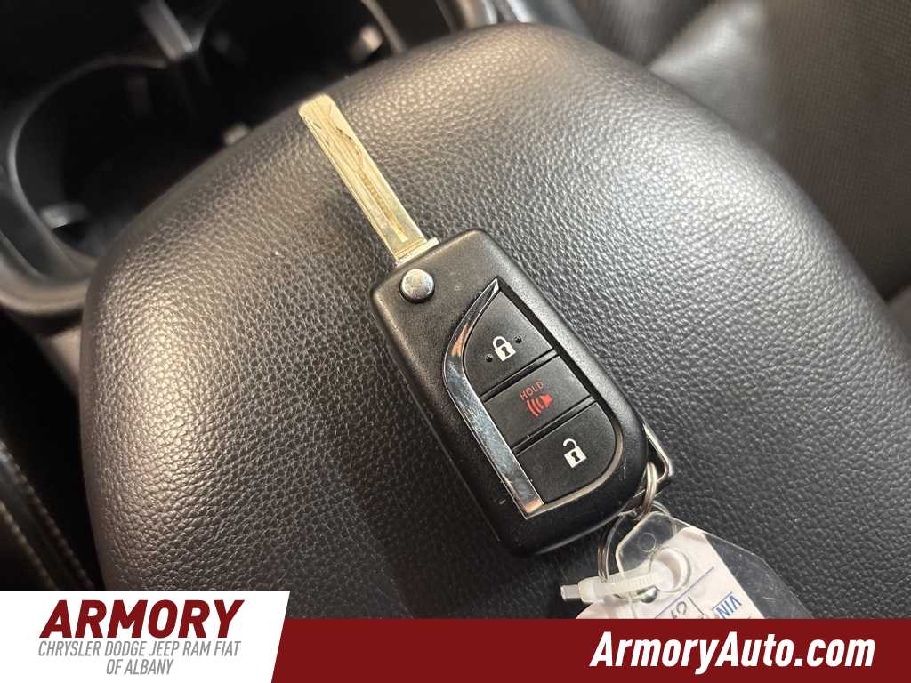 Thumbnail: 2022 Toyota RAV4 - 18