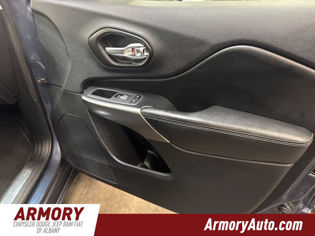 Thumbnail: 2019 Jeep Cherokee - 40