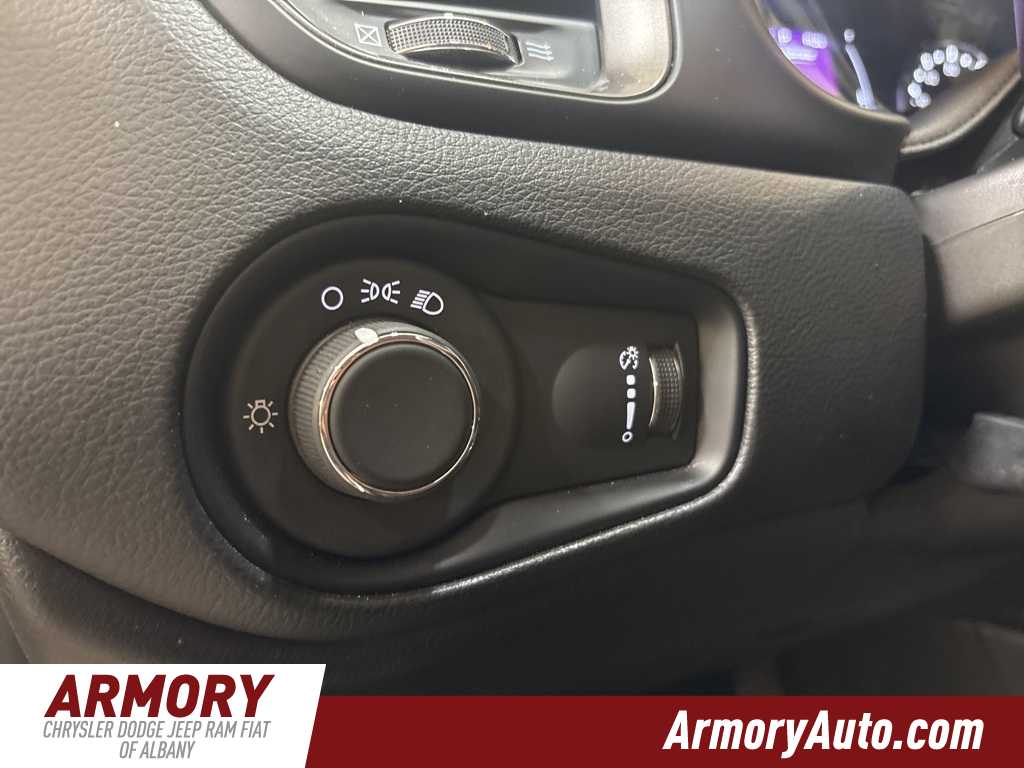 Thumbnail: 2023 Jeep Renegade - 10