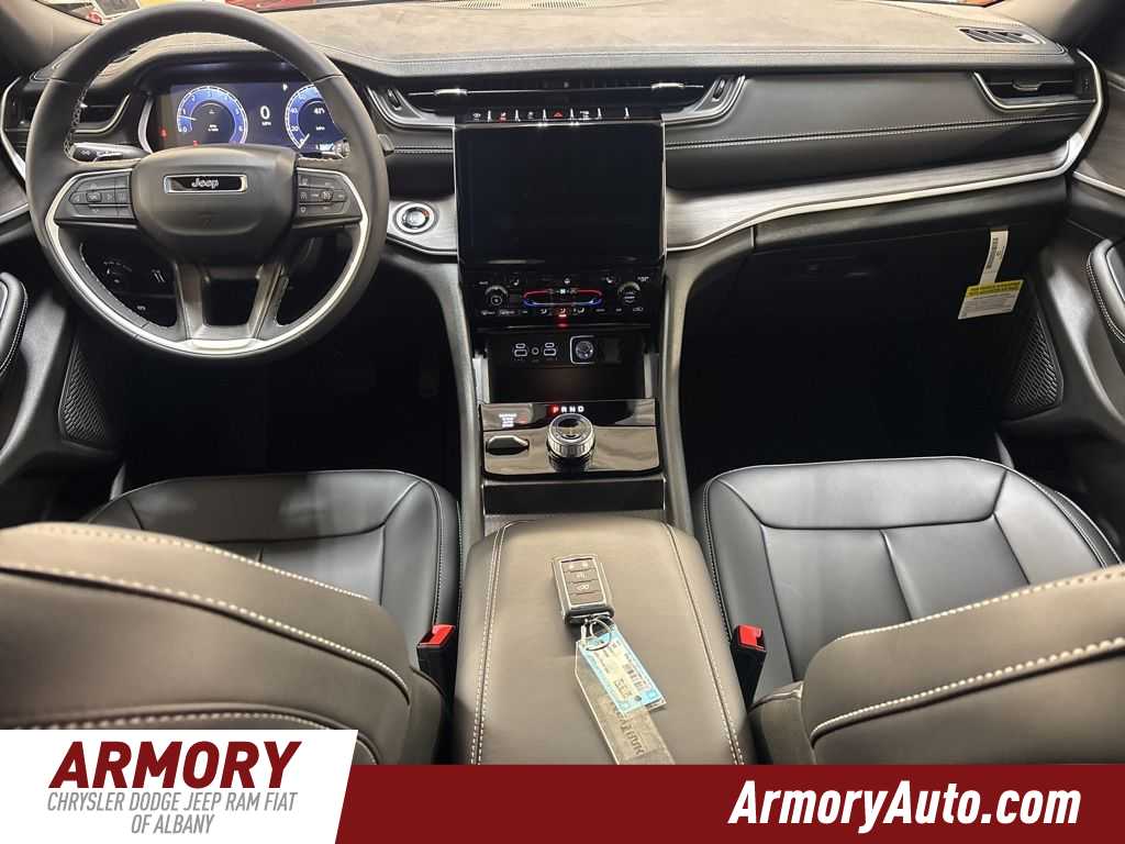 Thumbnail: 2025 Jeep Grand Cherokee - 34