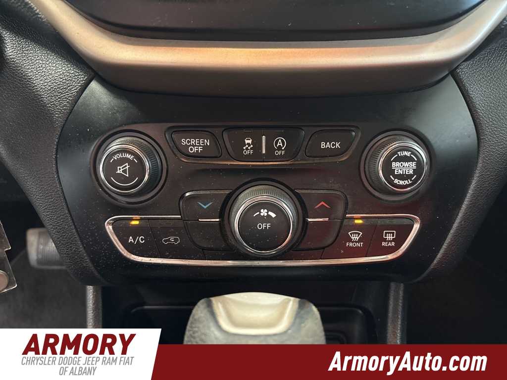 Thumbnail: 2017 Jeep Cherokee - 21