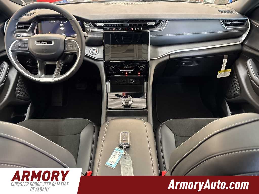 Thumbnail: 2025 Jeep Grand Cherokee - 33