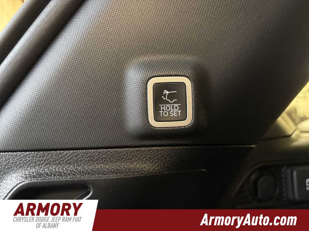 Thumbnail: 2025 Jeep Grand Cherokee - 31