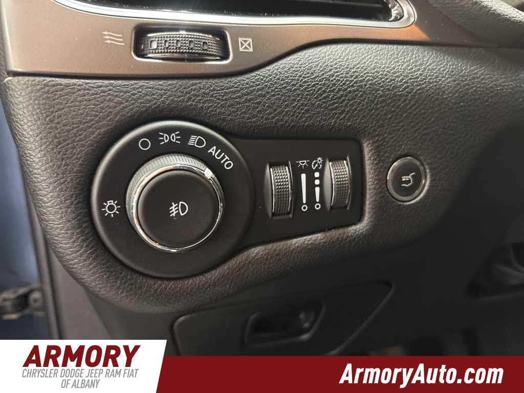 Thumbnail: 2021 Jeep Cherokee - 13