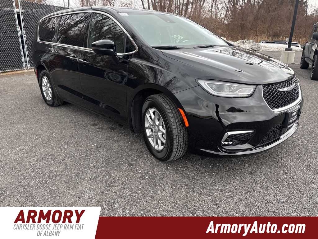 Thumbnail: 2026 Chrysler Pacifica - 3