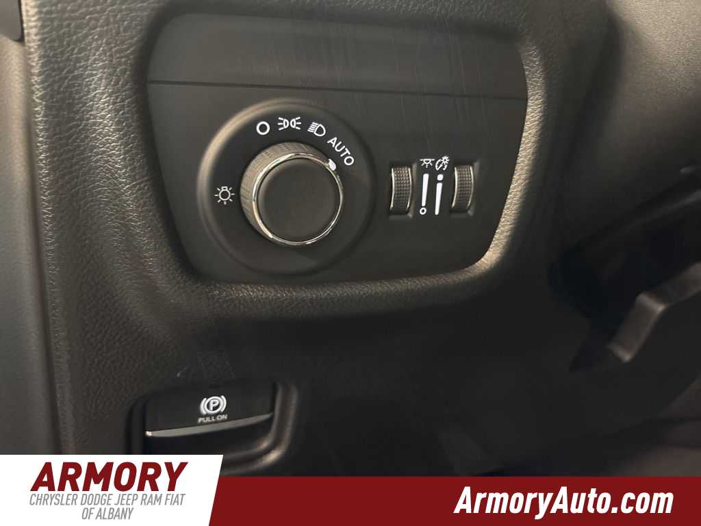 Thumbnail: 2025 Jeep Grand Cherokee - 10