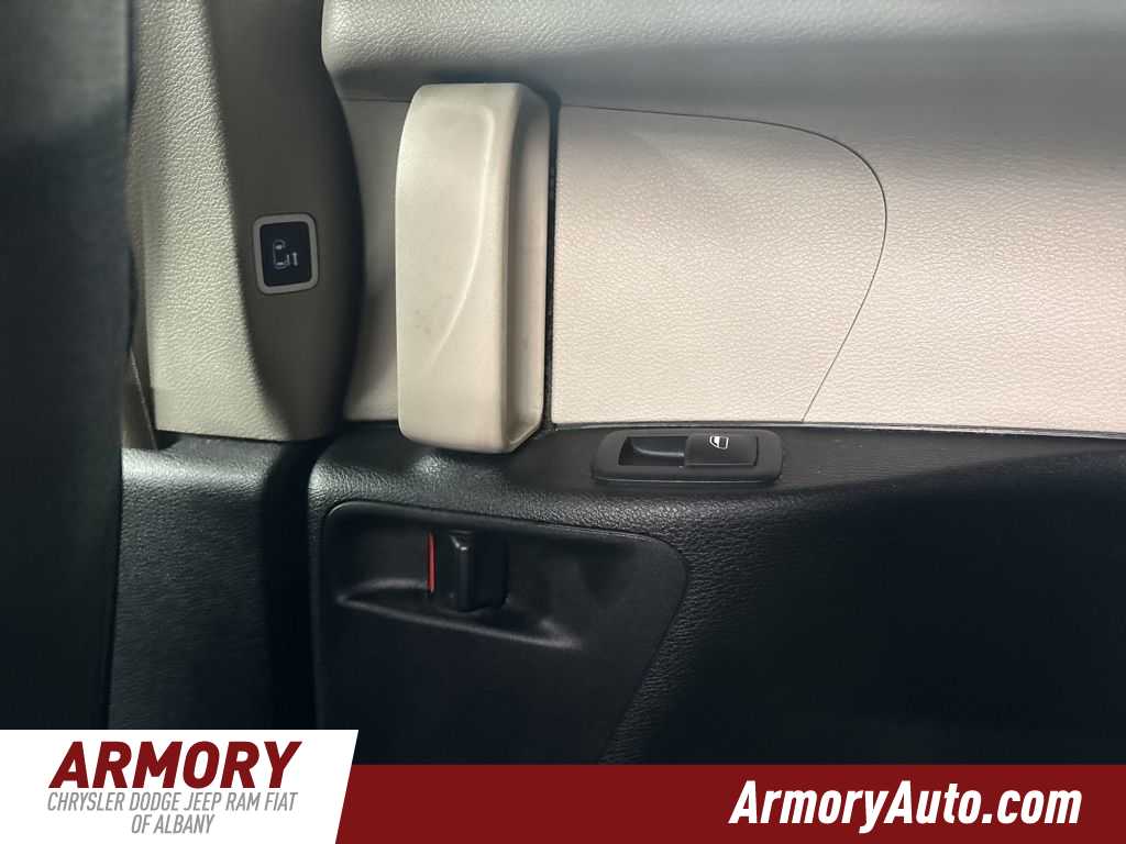 Thumbnail: 2017 Chrysler Pacifica - 28