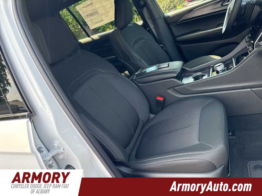 Thumbnail: 2025 Jeep Grand Cherokee L - 33