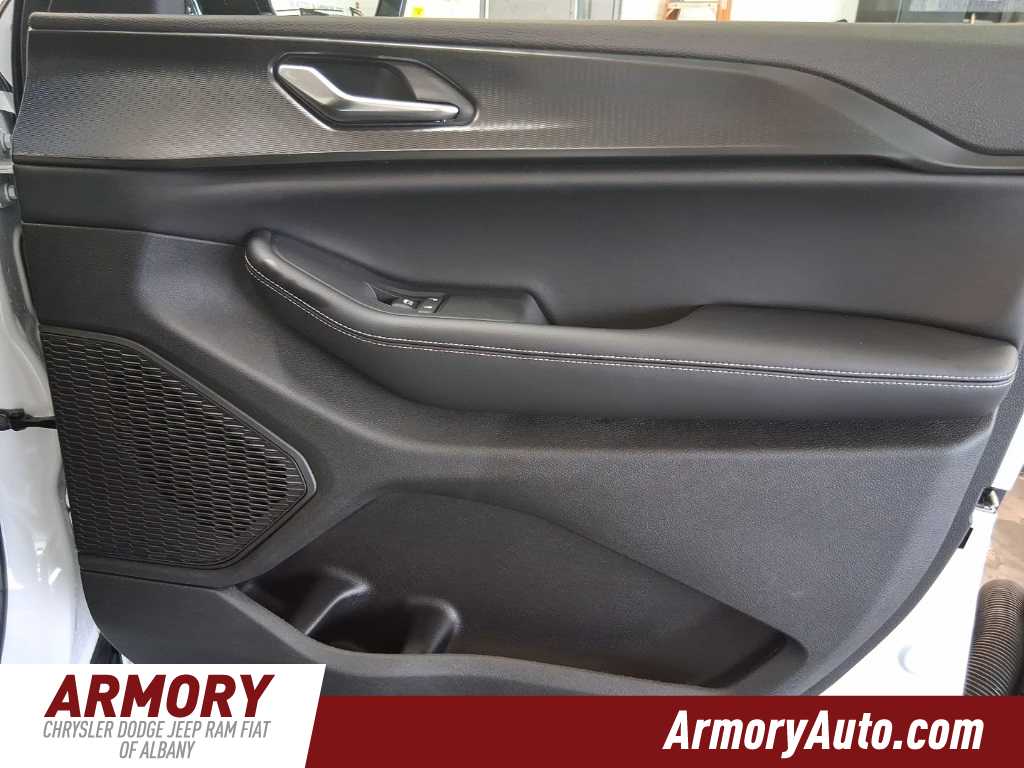 Thumbnail: 2025 Jeep Grand Cherokee - 32