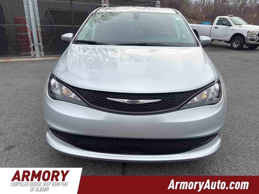 Thumbnail: 2022 Chrysler Voyager - 2