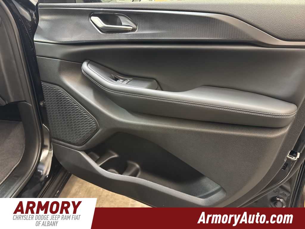 Thumbnail: 2026 Jeep Grand Cherokee - 38