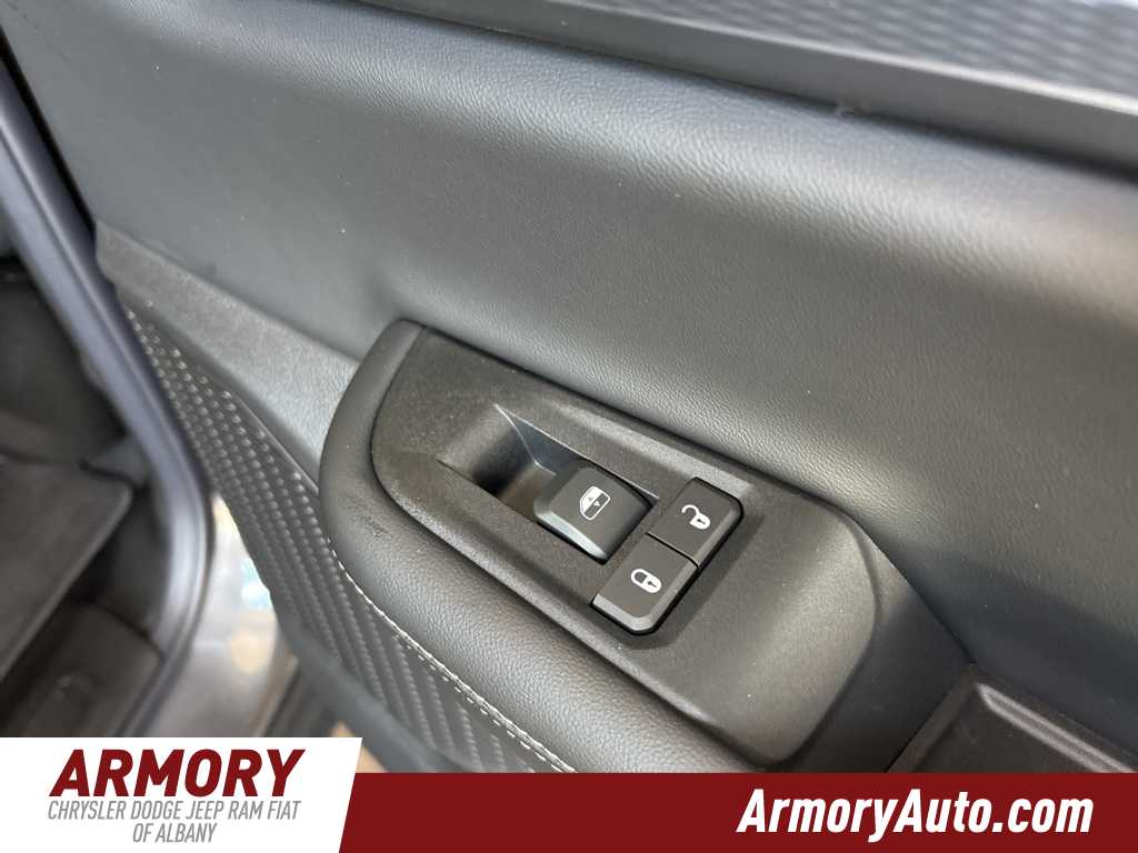 Thumbnail: 2025 Jeep Grand Cherokee - 30