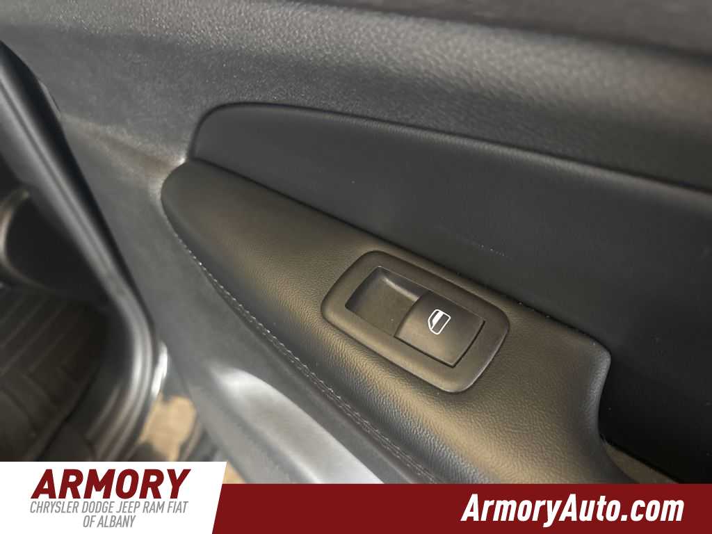 Thumbnail: 2016 Jeep Grand Cherokee - 30