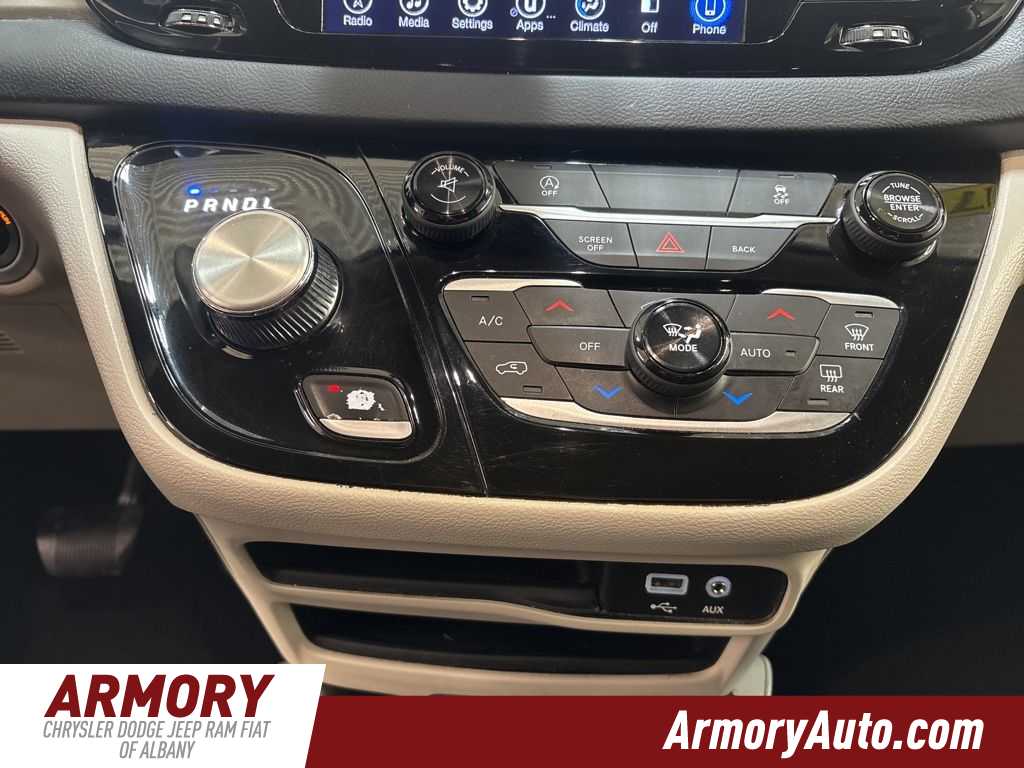 Thumbnail: 2017 Chrysler Pacifica - 18