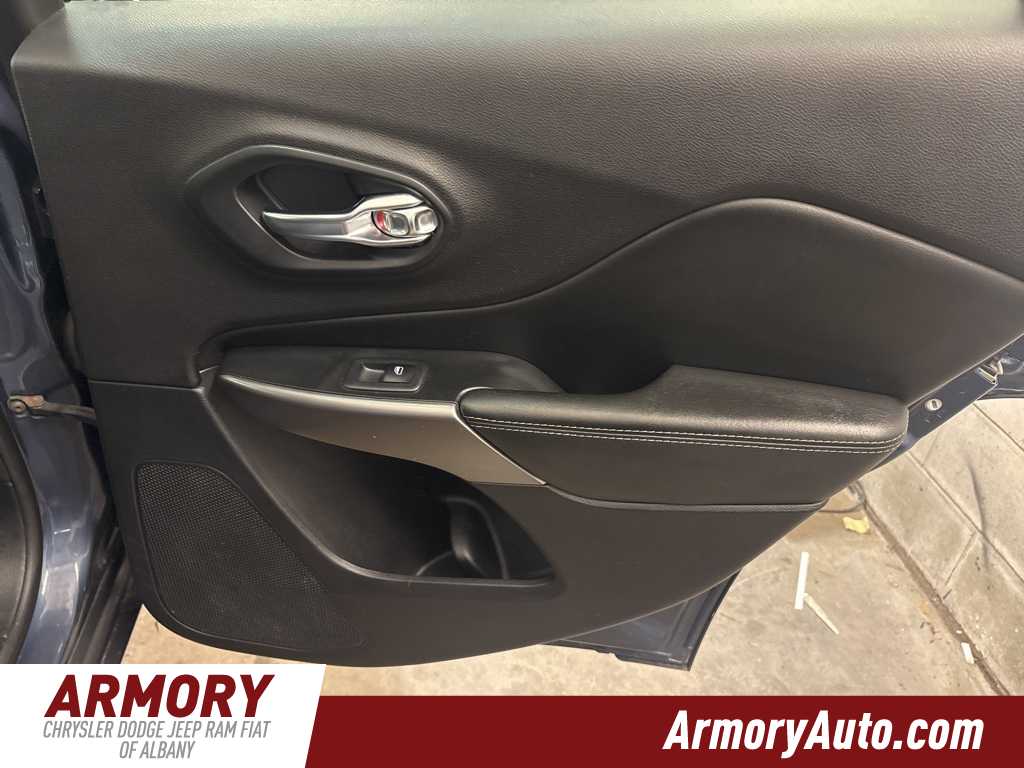 Thumbnail: 2019 Jeep Cherokee - 34