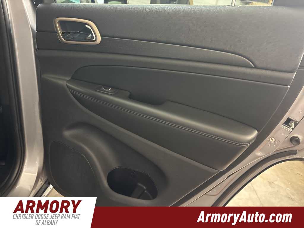 Thumbnail: 2017 Jeep Grand Cherokee - 27