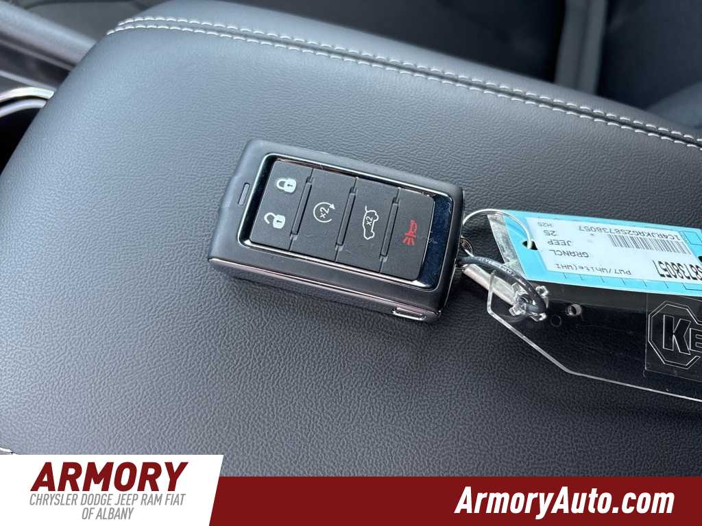 Thumbnail: 2025 Jeep Grand Cherokee L - 16