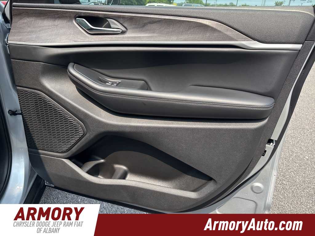 Thumbnail: 2025 Jeep Grand Cherokee - 31