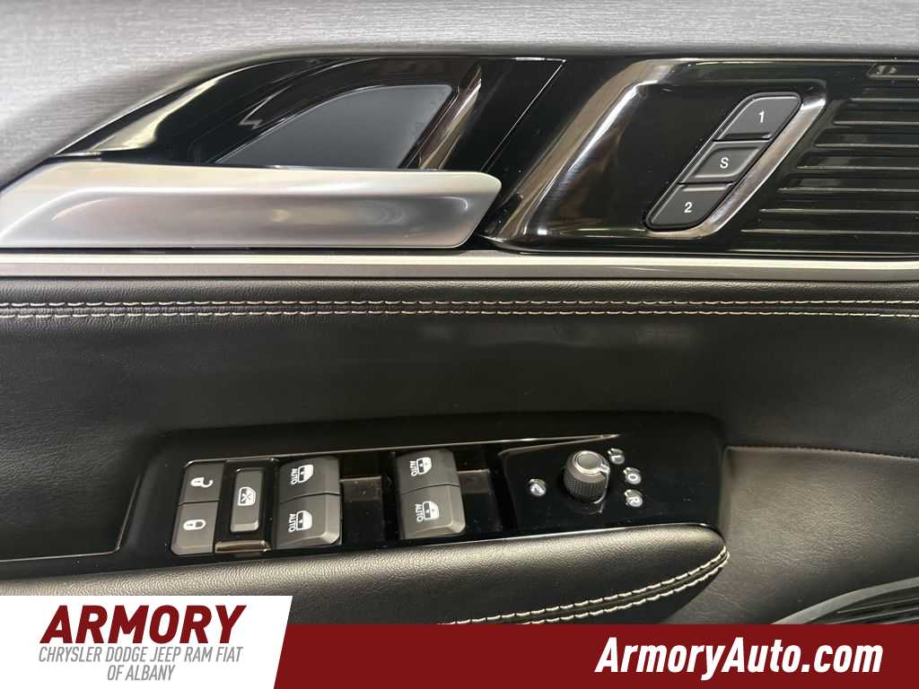 Thumbnail: 2026 Jeep Grand Wagoneer - 8