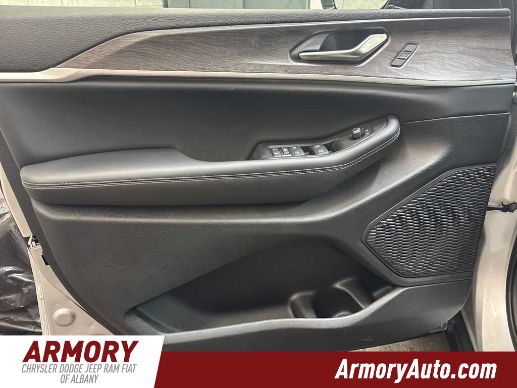 Thumbnail: 2025 Jeep Grand Cherokee - 7