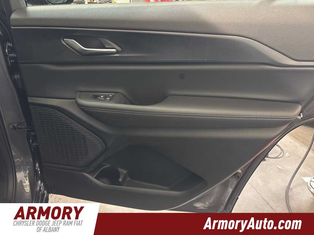 Thumbnail: 2025 Jeep Grand Cherokee L - 30