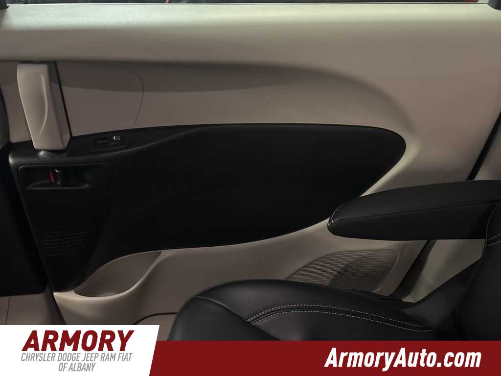 Thumbnail: 2023 Chrysler Pacifica - 27