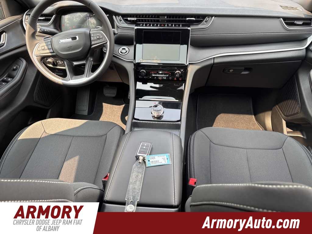 Thumbnail: 2025 Jeep Grand Cherokee - 31