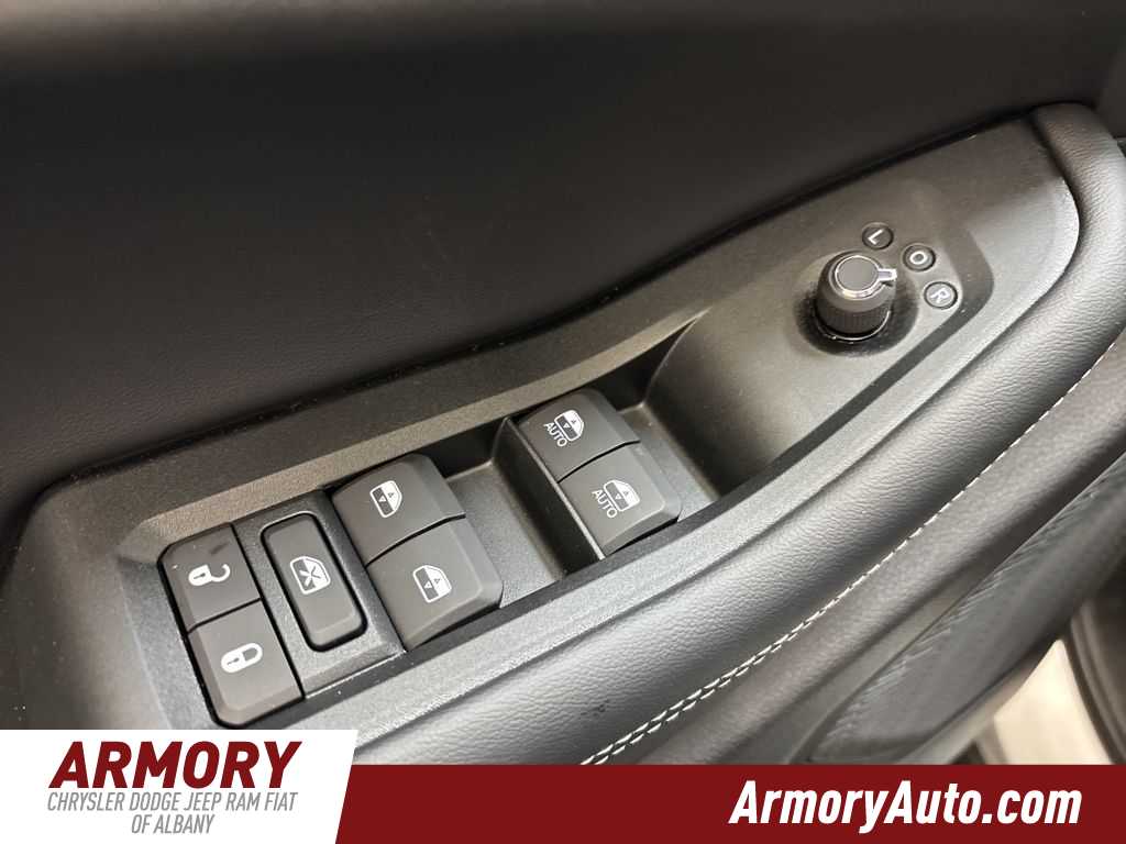 Thumbnail: 2025 Jeep Grand Cherokee - 8