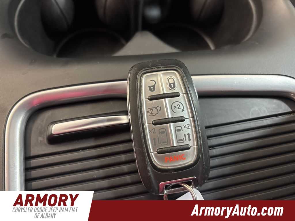 Thumbnail: 2023 Chrysler Pacifica - 21