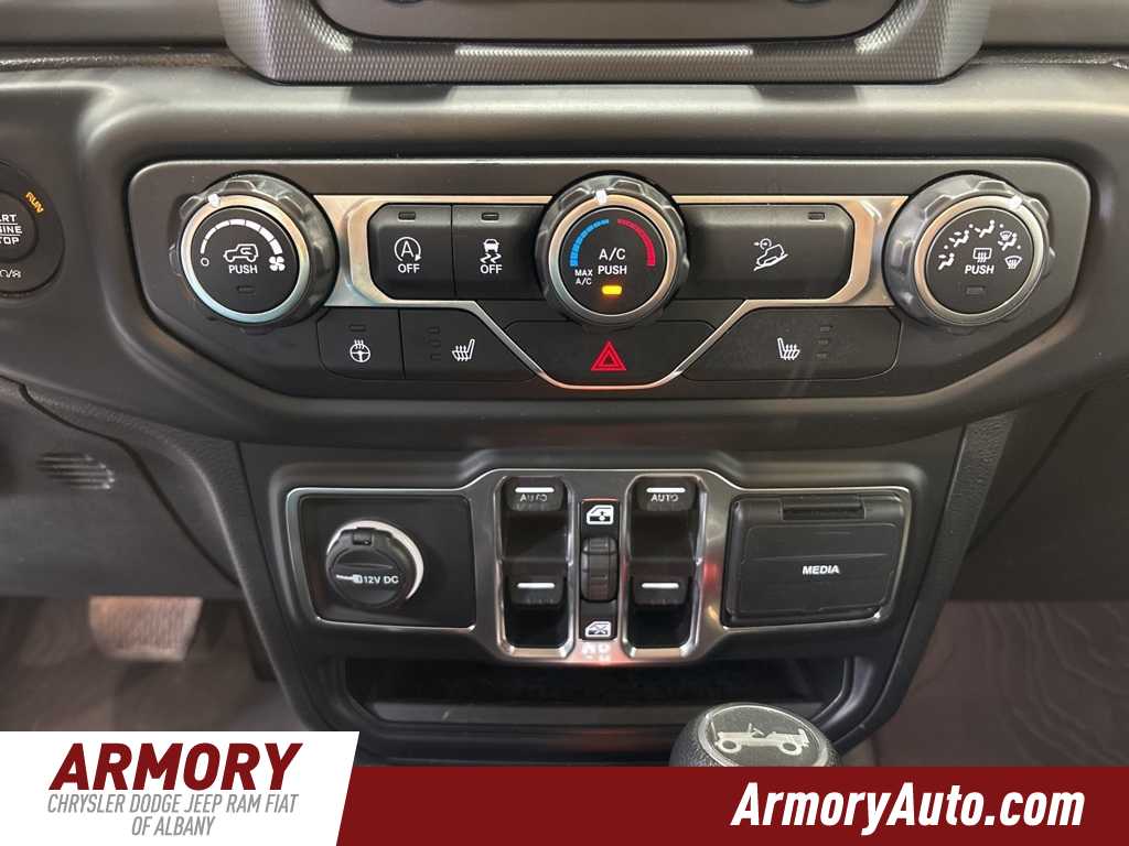 Thumbnail: 2019 Jeep Wrangler - 21