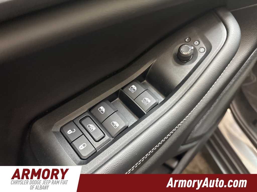 Thumbnail: 2025 Jeep Grand Cherokee - 8