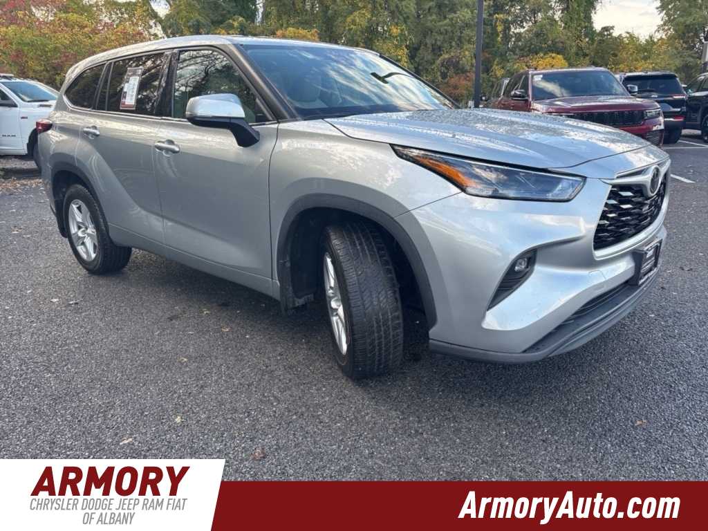 Thumbnail: 2022 Toyota Highlander - 3