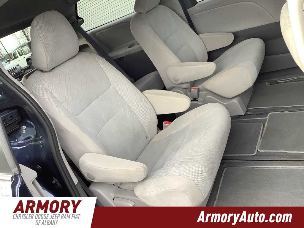 Thumbnail: 2020 Toyota Sienna - 29