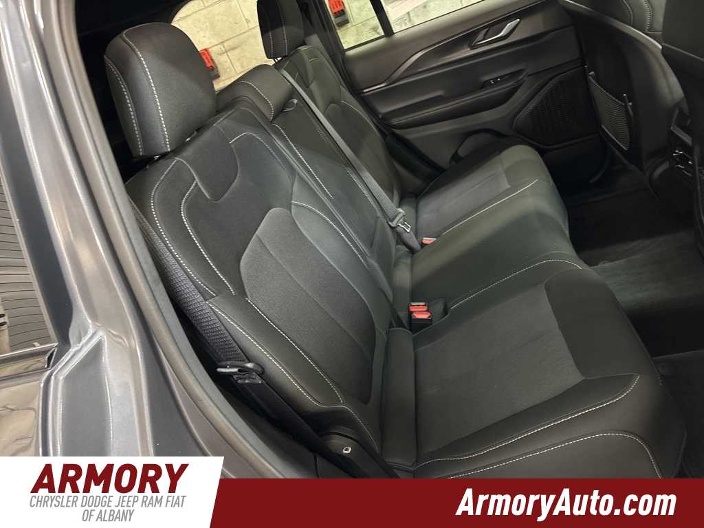 Thumbnail: 2025 Jeep Grand Cherokee - 31