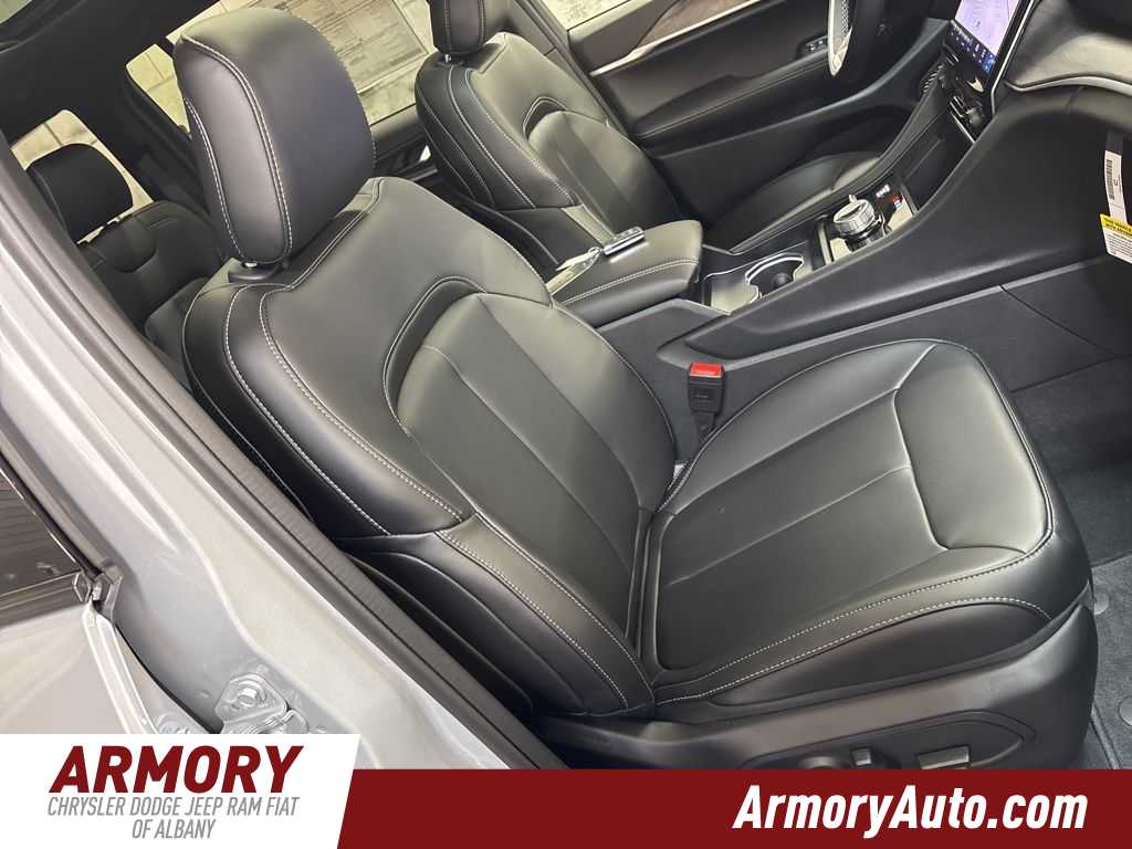 Thumbnail: 2025 Jeep Grand Cherokee - 38